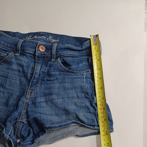 American Eagle Denim Shorts Size 2 Blue -Slightly Distressed -Stretch -AEO - Picture 9 of 12